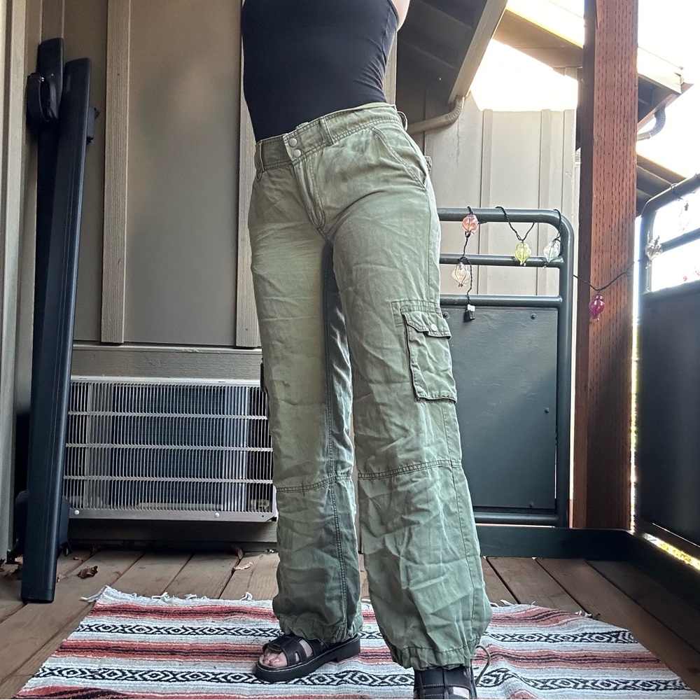 Green low rise cargo pants